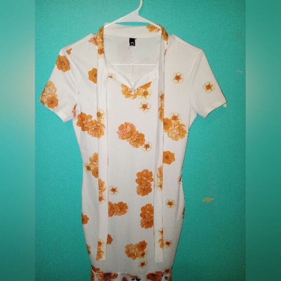 CBR Mermaid Style Fitted Floral Dress With Neck Bow And Peek A Boo - Picture 11 of 14